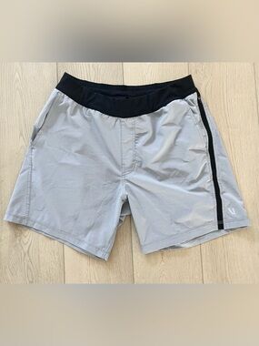 Vuori Draft Shorts Men’s Athletic Gym Performance V375 Light Gray Size M